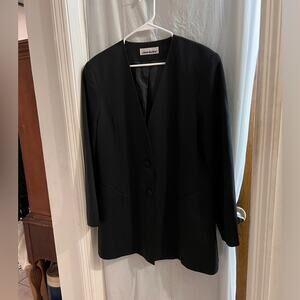 Joan Walter’s black long line 2 button vintage blazer size 16